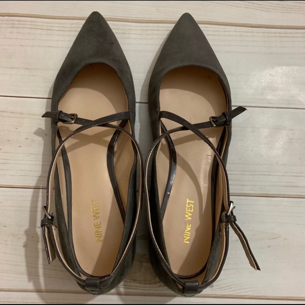 Nine West Artzy Flat Gray Suede 9
